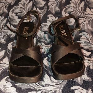 Vintage kitty wide heel